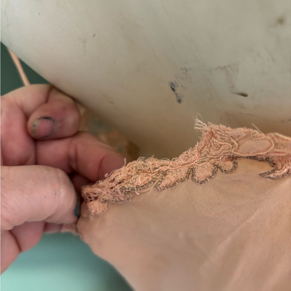 Vintage 1930’s Peach Silk Lace Chemise Slip - Picture 4 of 9